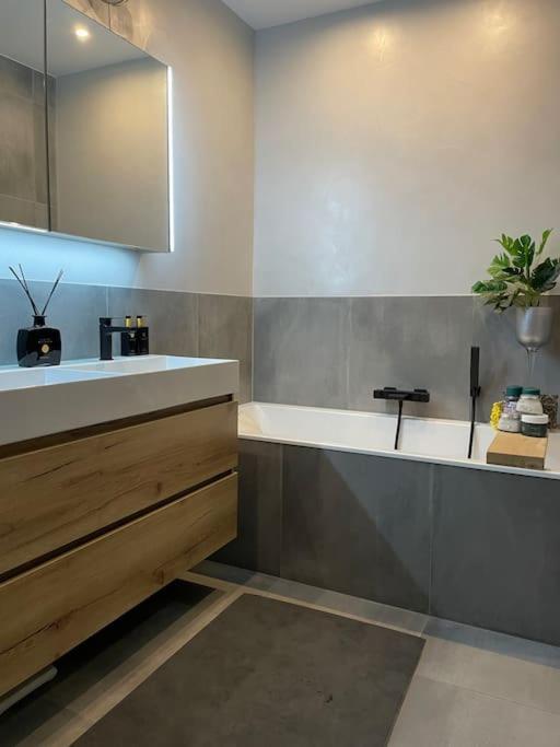 Apartment 115 M2 With Garden 200m From The